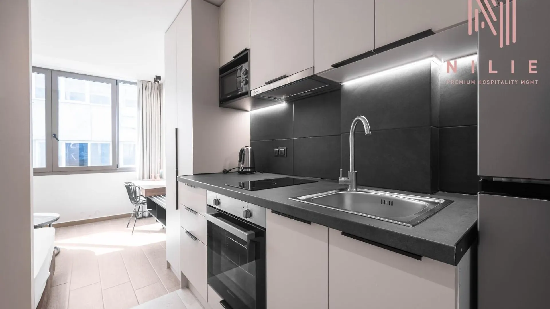 Vellow Door, Nilie Hospitality Mgmt テッサロニキ 0*,